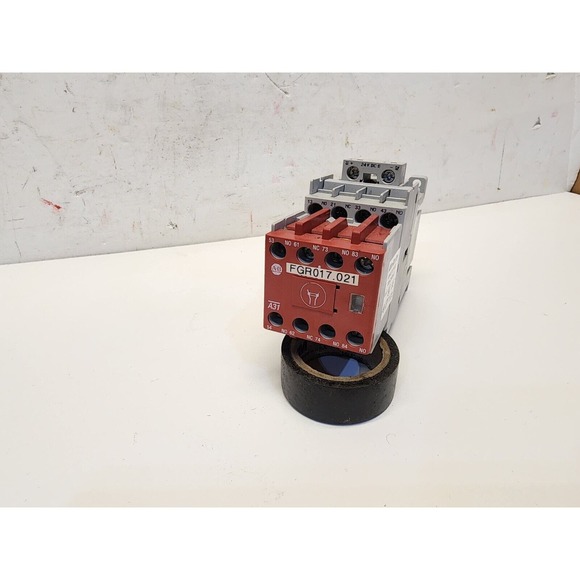 Allen-Bradley 700-CF310E* 24V coil 230-690V 25A W/Auxiliary Contact Block - Picture 1 of 9